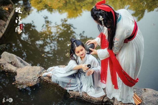 小说：*花采**贼摸进她闺房，可这个丫头一点不害怕，还说已等他多时