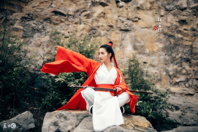 她被庶妹陷害还被皇子退婚,她被庶妹打得遍体鳞伤小说