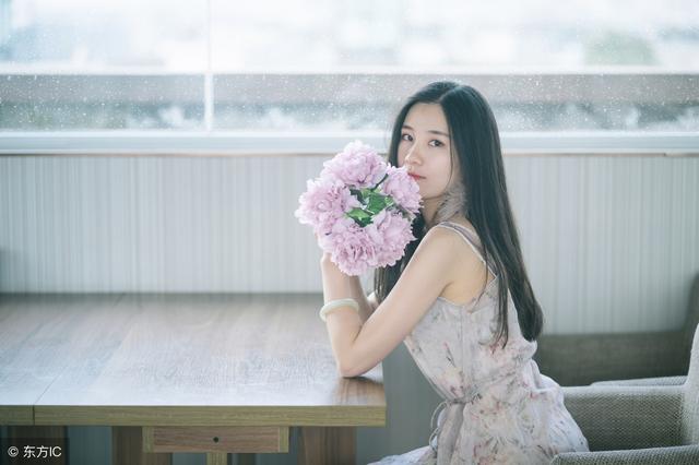 小说：说好了开车送她回家，富二代七拐八拐，把她带回了自己别墅