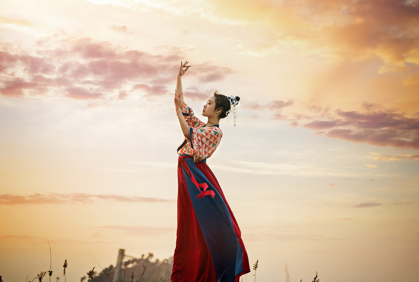 小说：夫君带小妾进府，权王他夺臣妻！