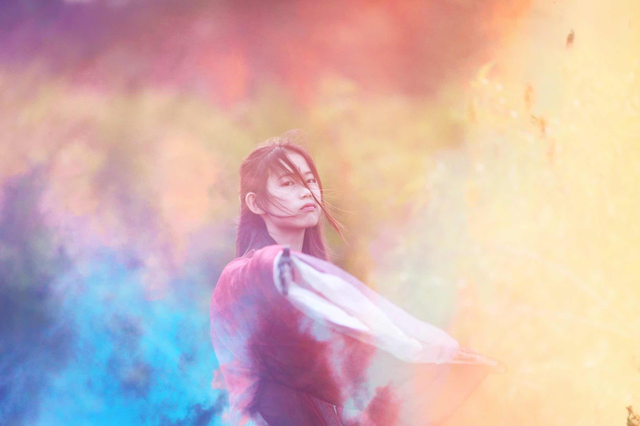 小说：为了一己私欲，俩位少女竟然强行将男子留在自家房中！