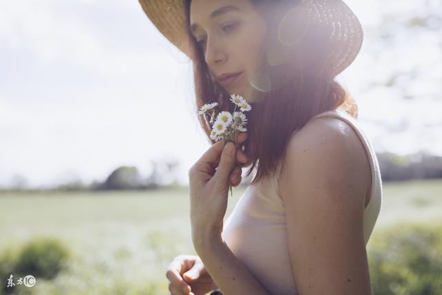 小说：她本想和闺蜜买几件衣服面试，却成了闺蜜的拎包小妹，无语