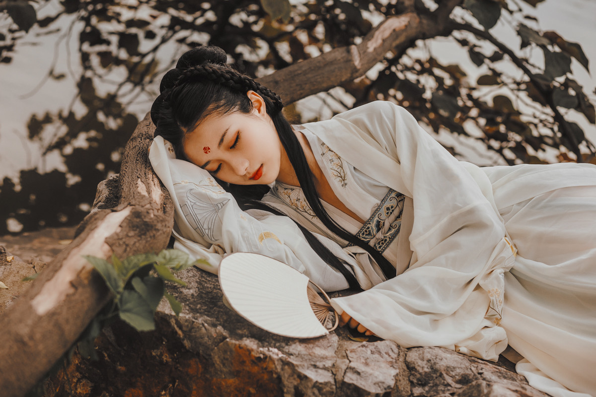 小说：大嫂前来要鸡，哪知小女孩是穿越神医，欺负我？门都没有