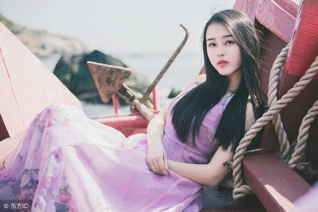 小说：齐聚餐厅庆生日，我与纯一雨中玩耍