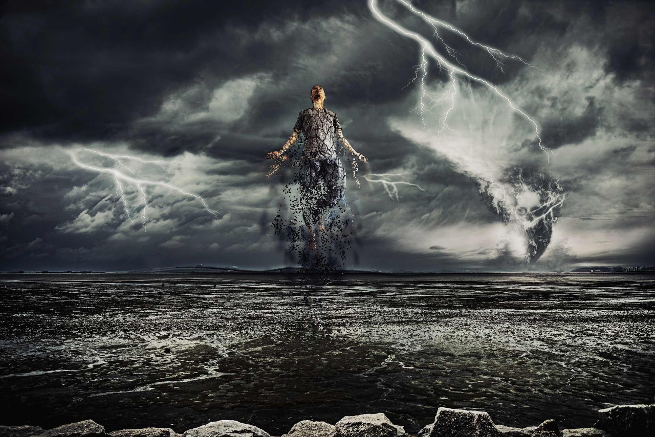 故事：他得到强大神秘灵力，轻松通过考验，还帮助朋友护法