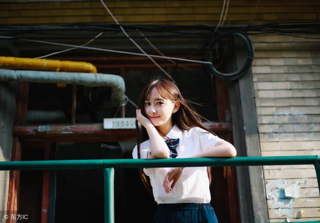 小说：大姐差点被同村的男子糟蹋，晚上父亲拎菜刀带着全家去*仇报**