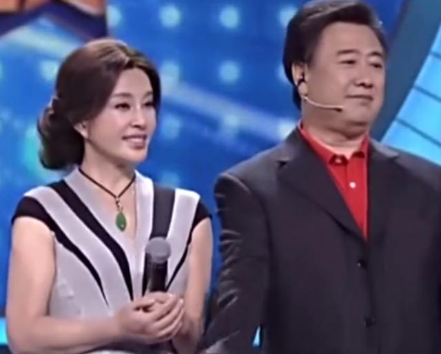 刘晓庆曾经历过4段婚姻,60岁刘晓庆与前夫相拥而泣