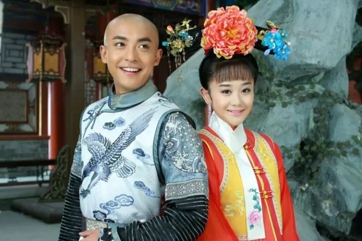 爱情公寓陈赫被胡一菲误会,爱情公寓陈赫向张伟借钱第几集