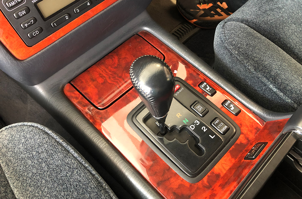 手工打造金凤凰为标！实拍日本皇族*用御**座驾第二代丰田世纪