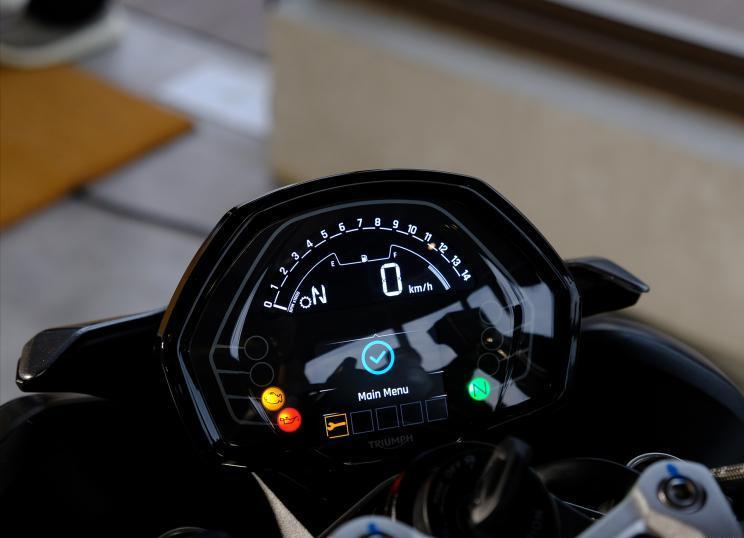 97895元起全新STREETTRIPLE765实拍