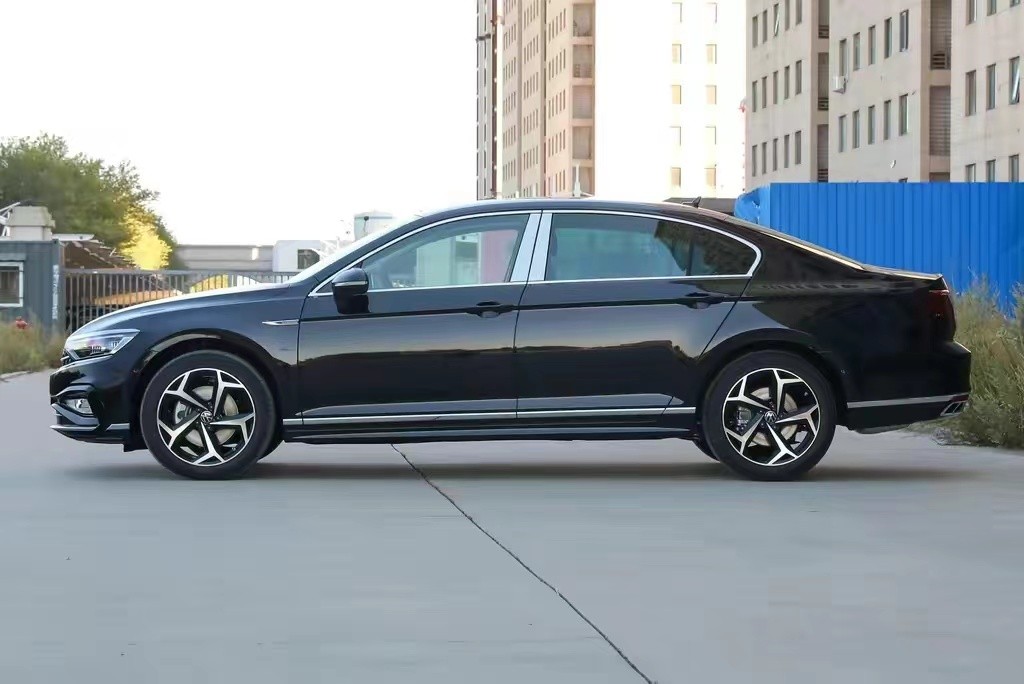 合资老车打不过国产新生代,汉dmi冠军版和迈腾怎么选