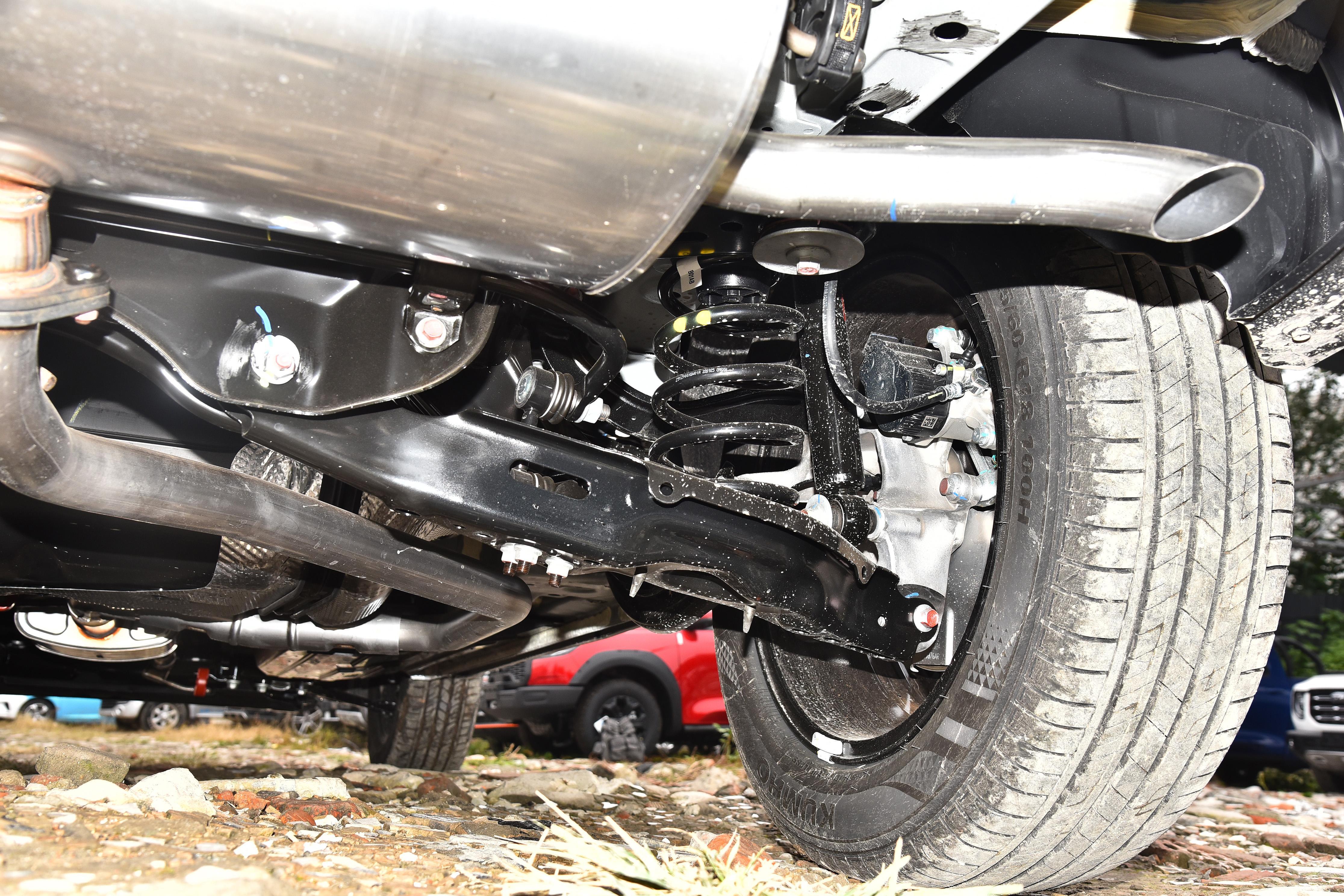 哈弗h6国潮版和h6第三代哪个好,哈弗h6第三代和吉利星越该选哪个