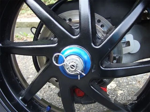 23款春风450srs和24款春风450sr区别,春风450sr加强刹车性能