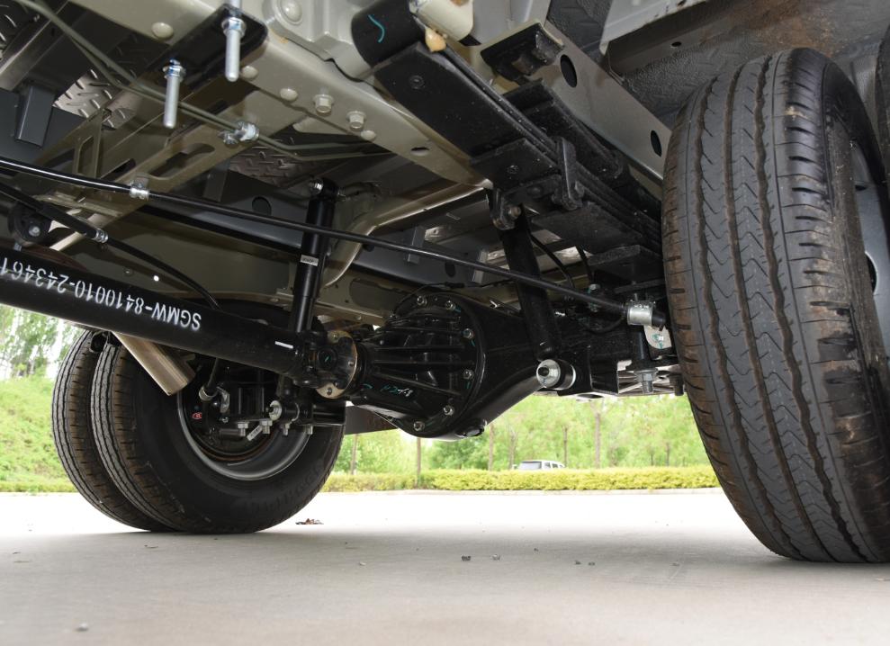 五菱龙卡货柜版售价,五菱龙卡厢货售价是多少