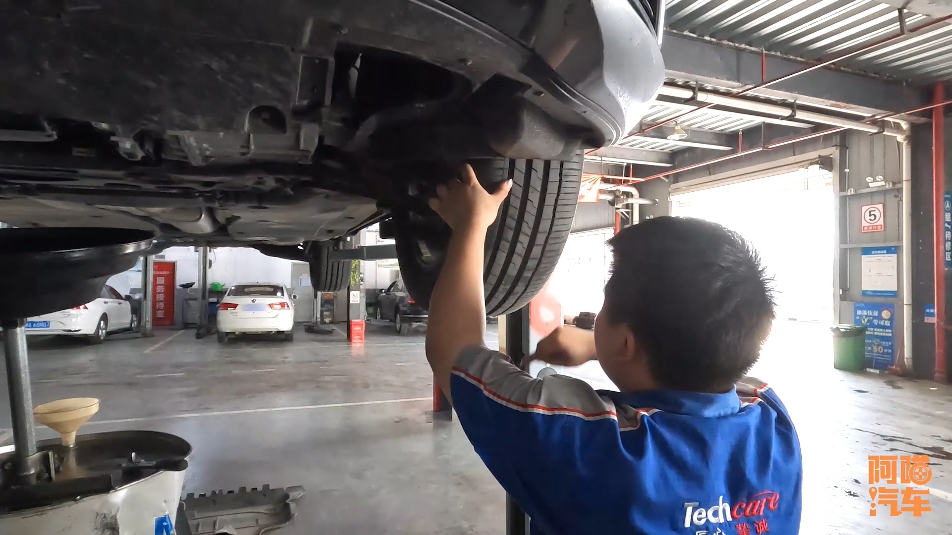 新车首保怎么看机油有没有换过,首保免费机油需要升级吗