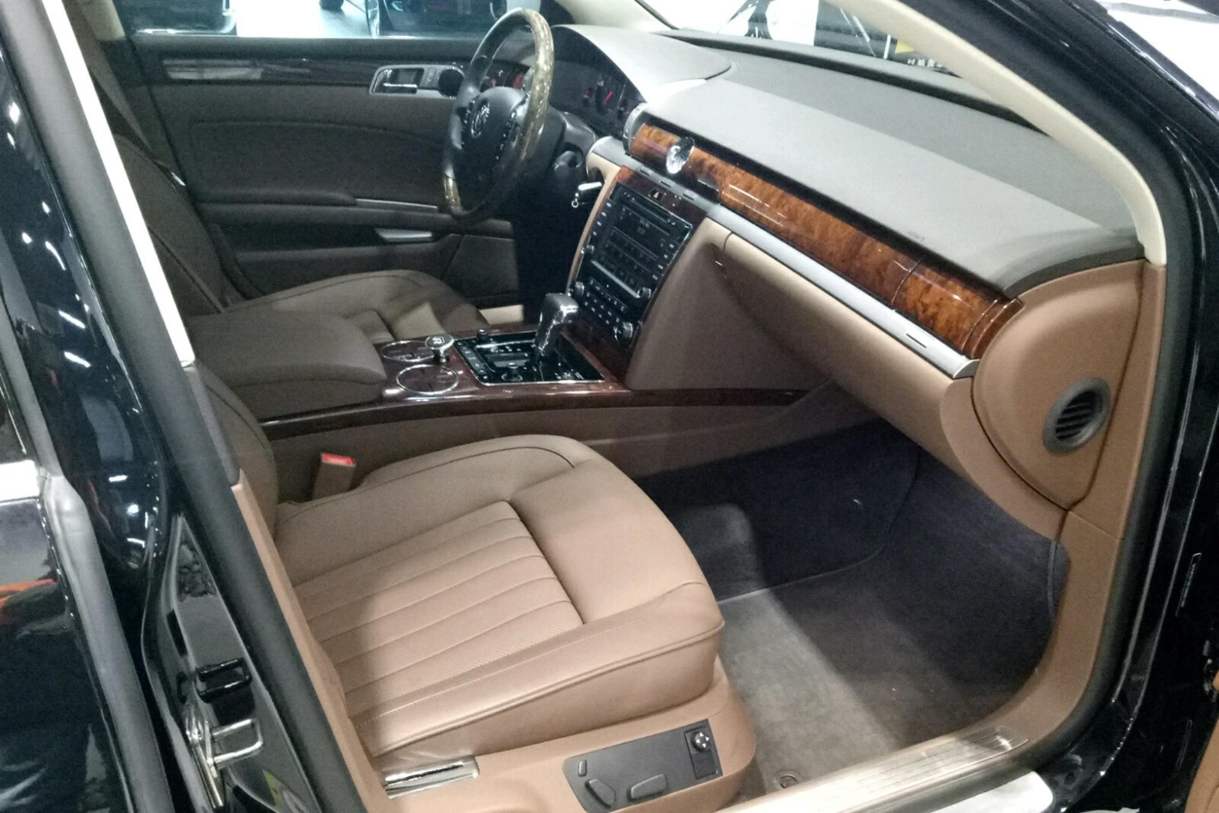 搭载3.0lv6自吸,大众辉腾最高配置最新款多少钱