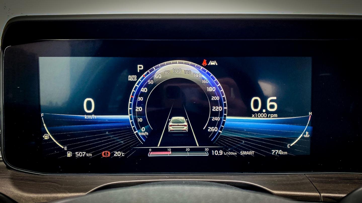 起亚k5算是一代神车吗,起亚k5销量一般但真心适合家用