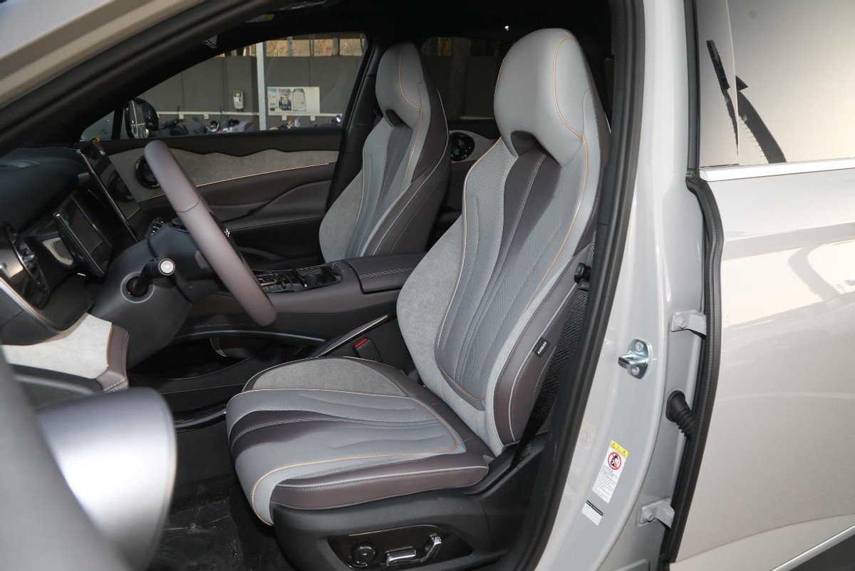 长安unik混动idd智趣版推荐购买吗,比亚迪护卫舰07款和长安unik对比