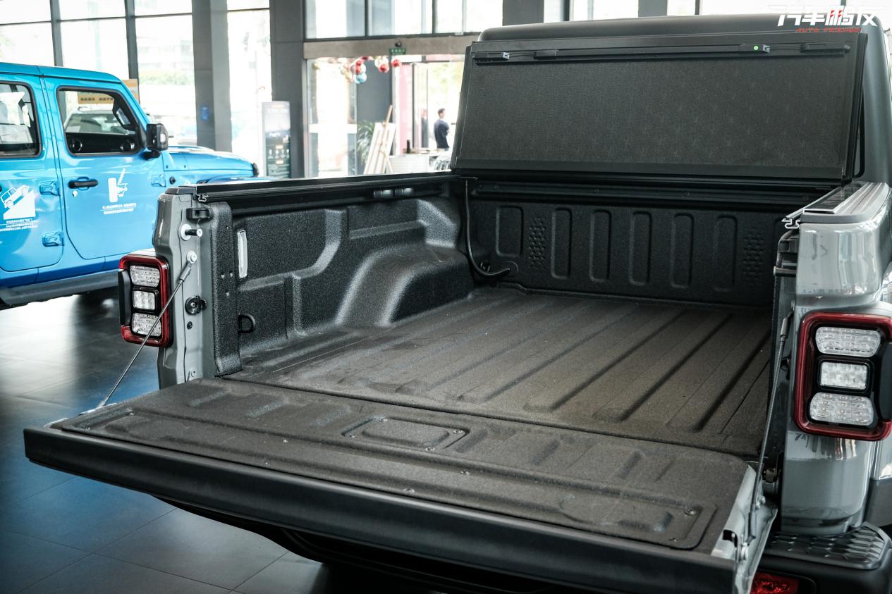 新款jeep角斗士,jeep角斗士适合跑长途吗