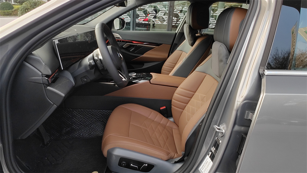 下一代宝马5系g60,2023款全新一代宝马5系g60