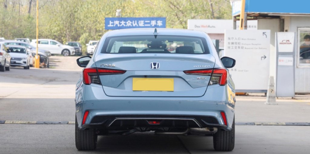 同款车型燃油版与插电混动,同款车型的燃油版和插电混动版