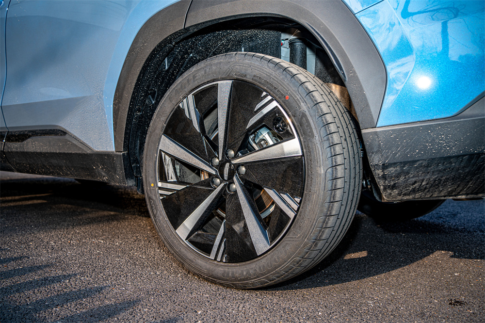 吉利博越l2.0旗舰试驾,试驾吉利博越l2023款最高配