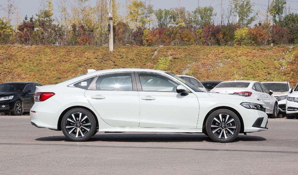 伊兰特7代1.5尊贵版轩逸14代1.6悦享,买轩逸14代和伊兰特7代哪个好点