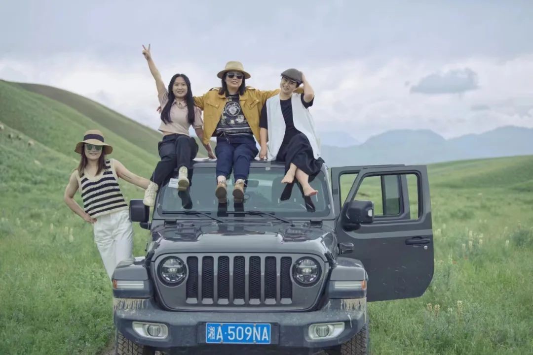 牧马人2022款卢比肯两门试驾测评,牧马人罗宾汉2022四门版顶配试驾