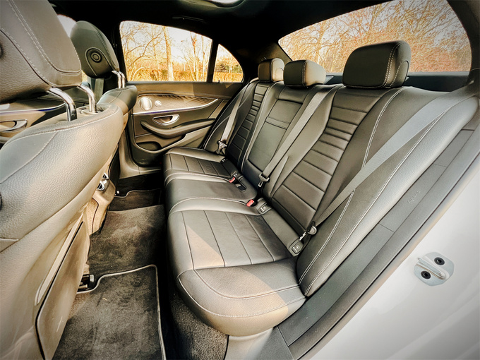 奔驰e标轴买260还是300,奔驰a级180评价