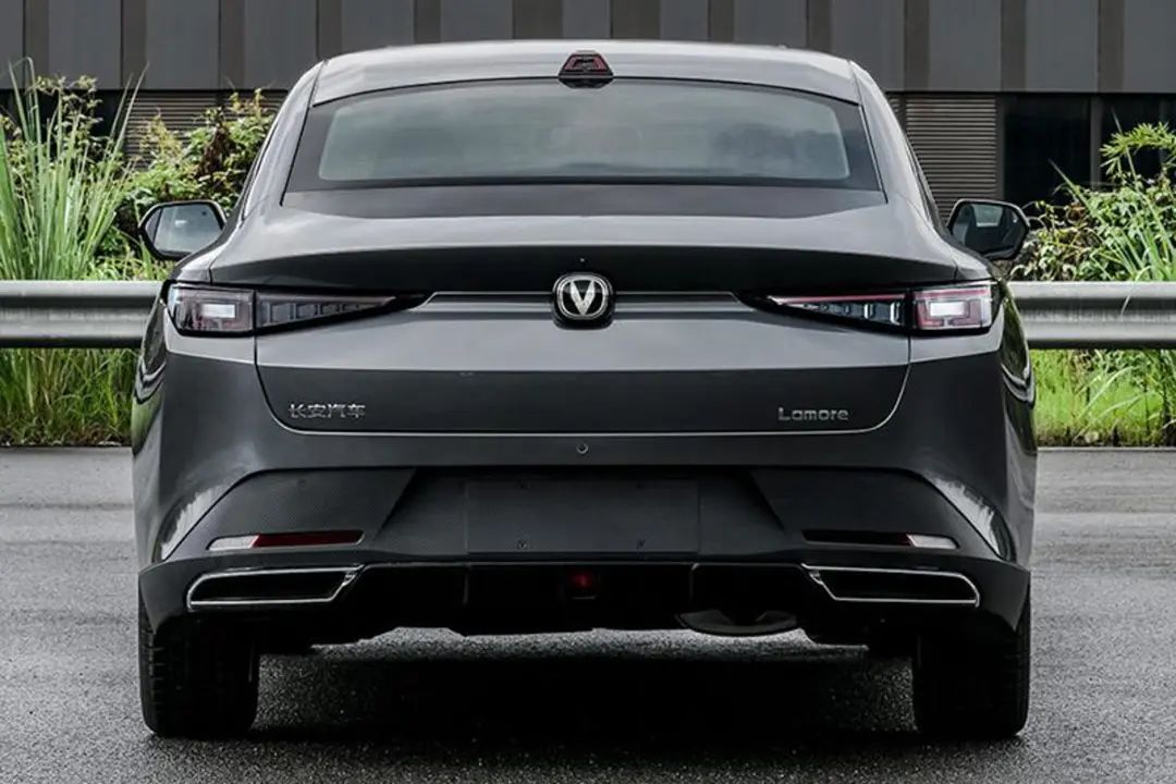 九月逸动plus2023款尊贵版和逸达,长安逸达是混动版吗