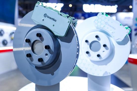 为什么布雷博叫水鸟卡钳,布雷博刹车结构