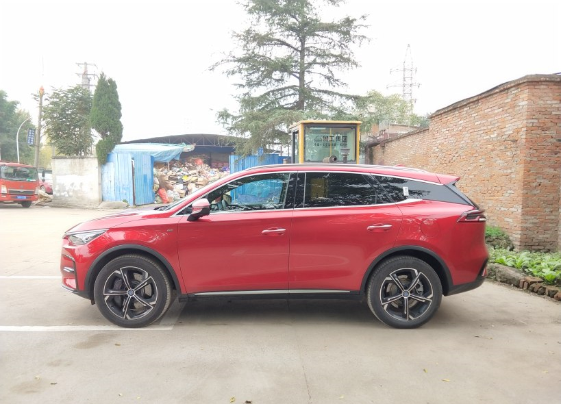 靠谱比亚迪唐DM就是这么帅的一款车