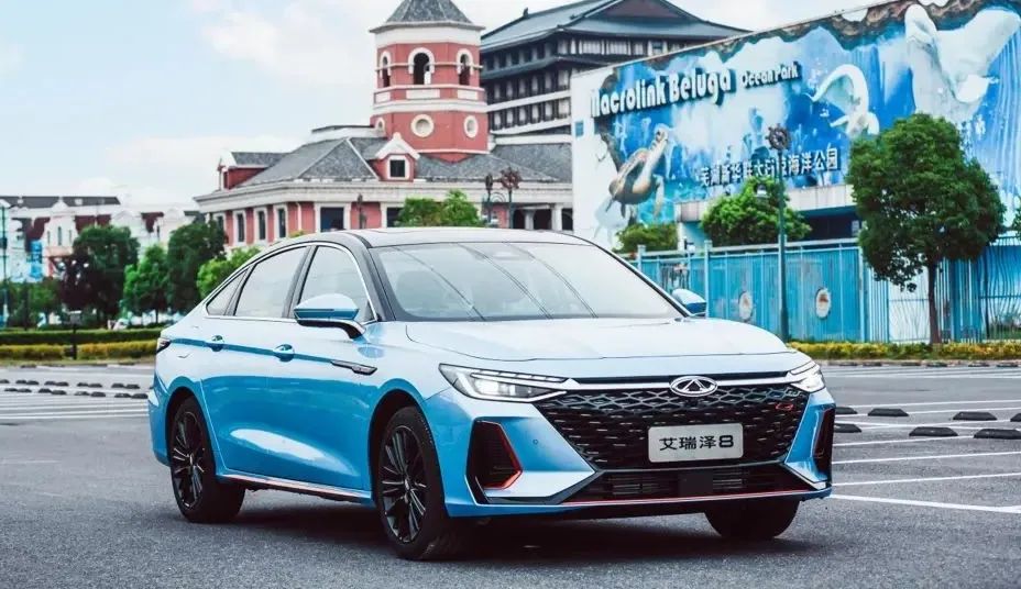 奇瑞艾瑞泽8和长安锐程cc,38号车评中心奇瑞艾瑞泽8