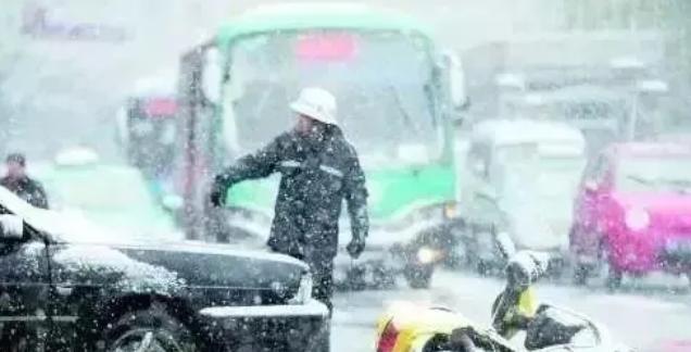 下雪天开车打滑视频,下雪天开车打滑怎么办