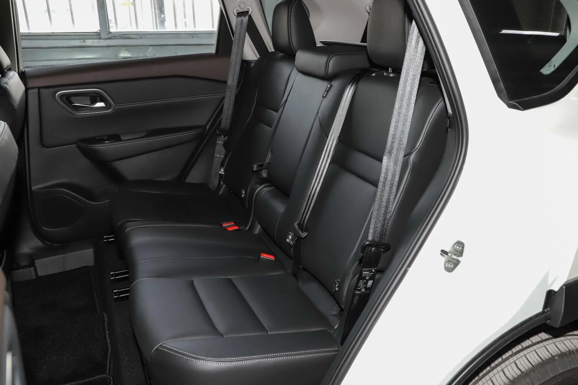 204马力1.5T,日系低价7座家用四驱SUV,油耗6.4L,实拍日产奇骏