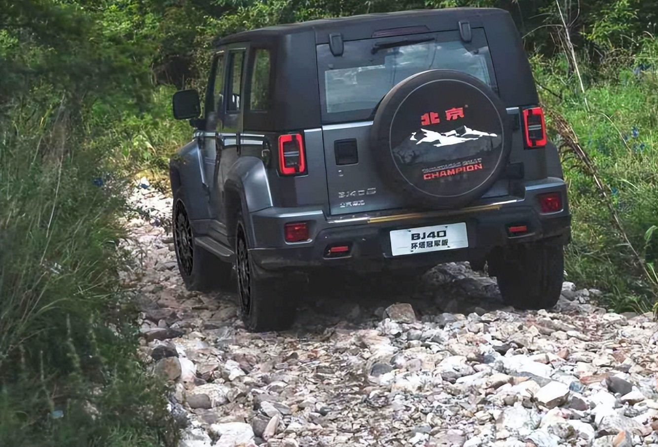 bj40环塔冠军版越野范儿十足,18款bj40环塔冠军版越野
