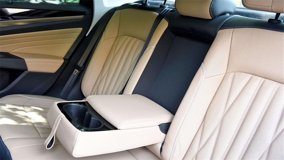 大众帕萨特1.8t值多少钱,大众帕萨特顶配价格是多少