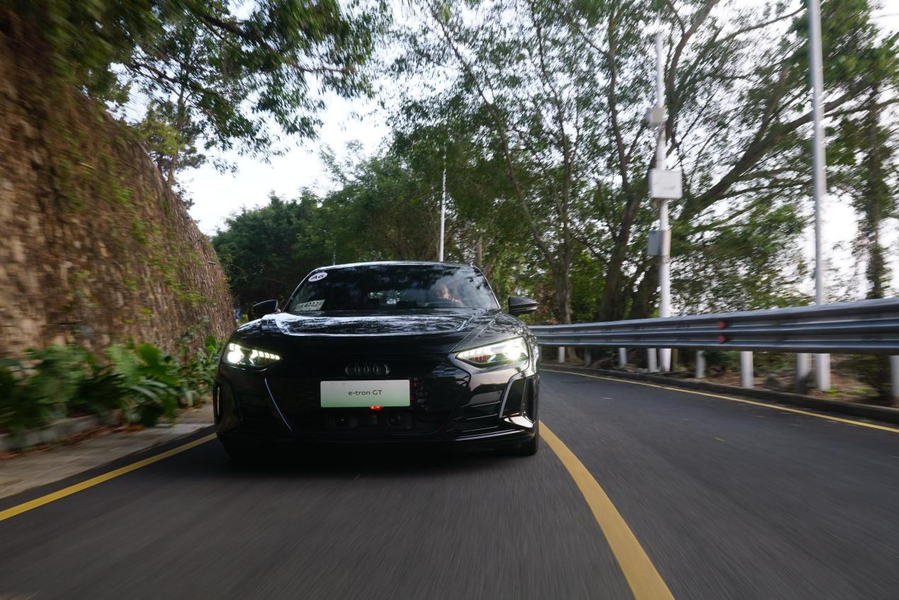 奥迪e-trongt售价多少,舒适与运动兼顾得最好的车