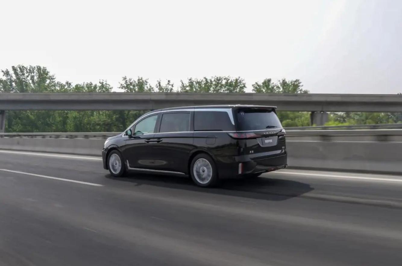 岚图梦想家尊贵版试驾,试驾岚图梦想家纯电