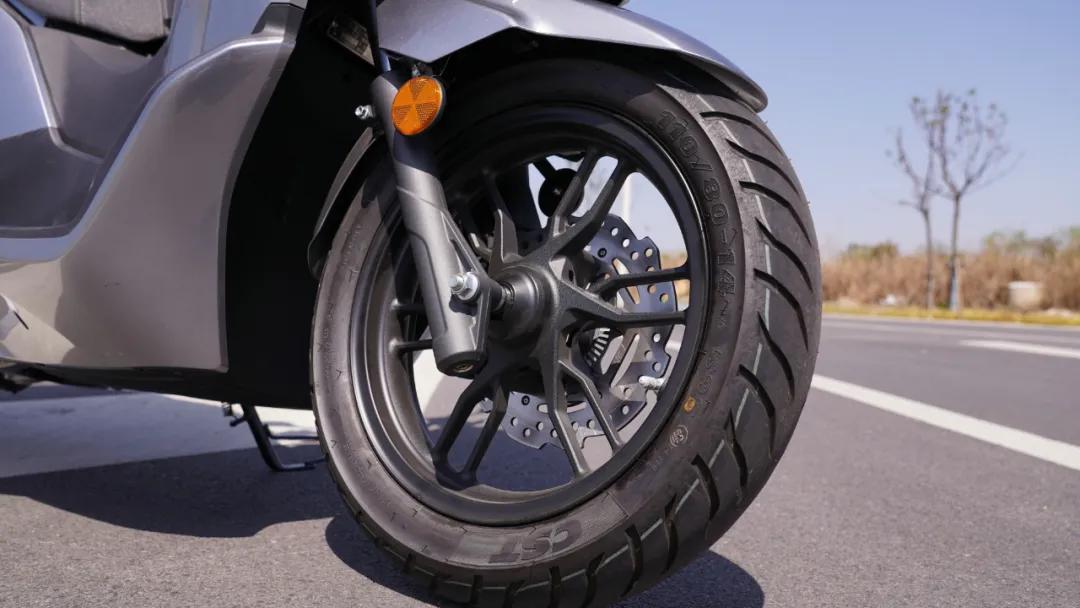 qj鸿150踏板测评,新款鸿途150踏板试驾