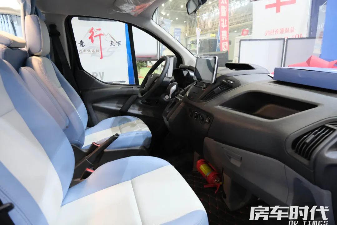 江铃西部小野牛升顶房车b100,西部小野牛四座b100房车