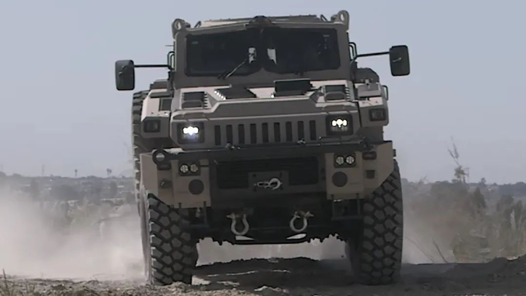 顶级豪华suv掠夺者,掠夺者越野车配备了什么