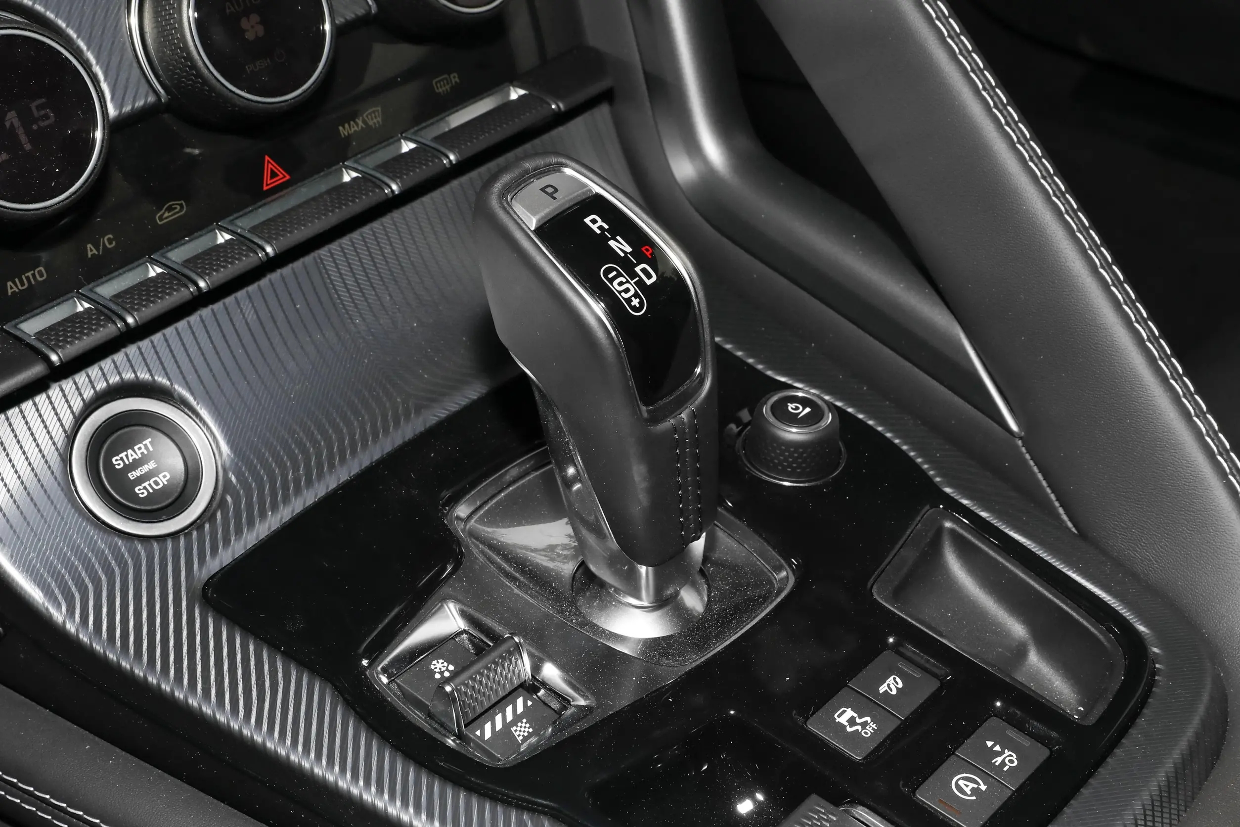 最新款捷豹跑车f-type,大气又运动新款捷豹f-type实车