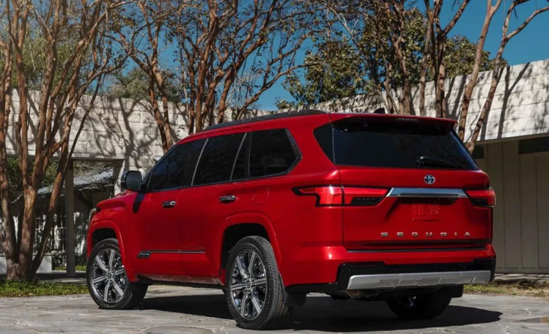 丰田红杉suv2022,丰田大型suv新红杉到港实拍图曝光