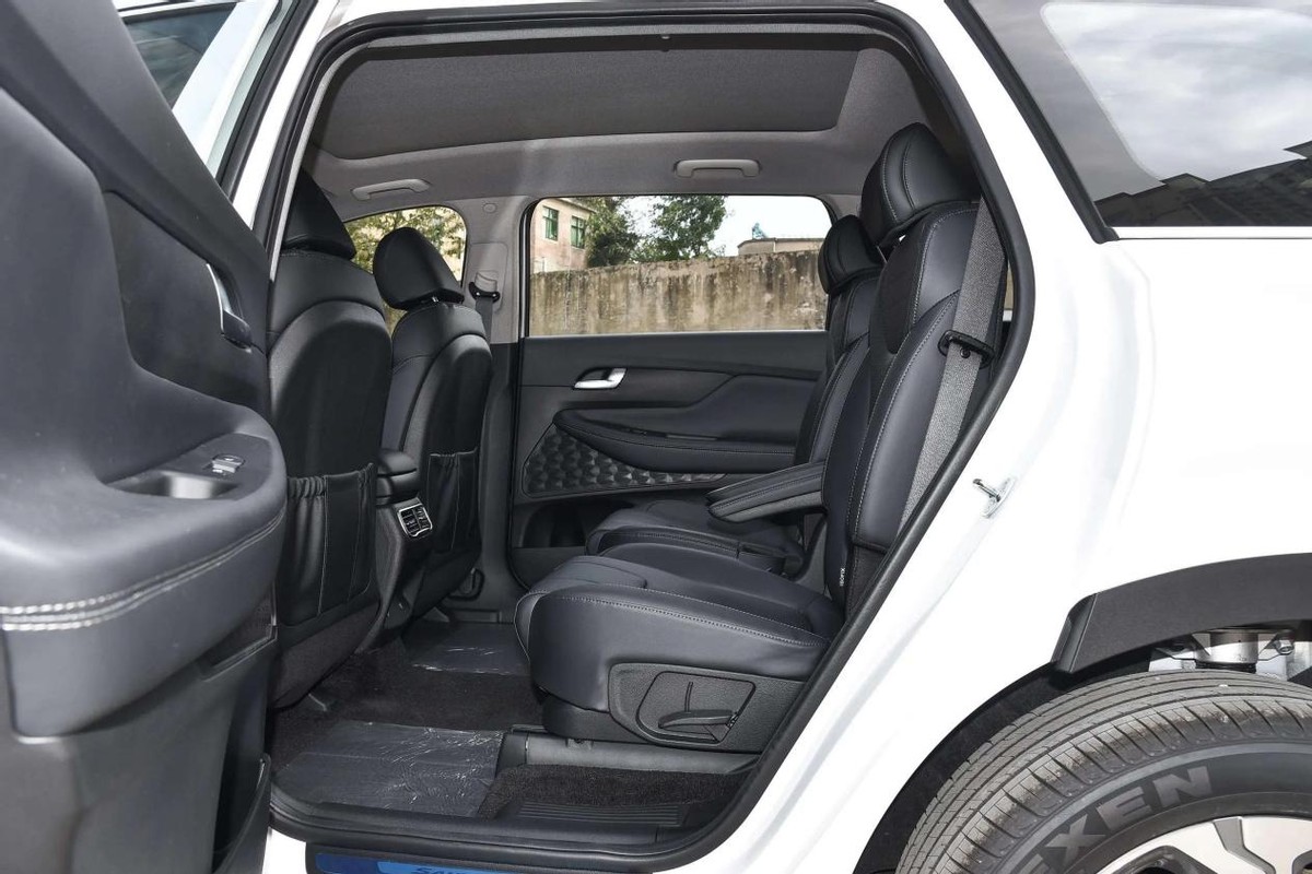 2023款胜达旅行家两驱落地价,23款胜达旅行家七座版