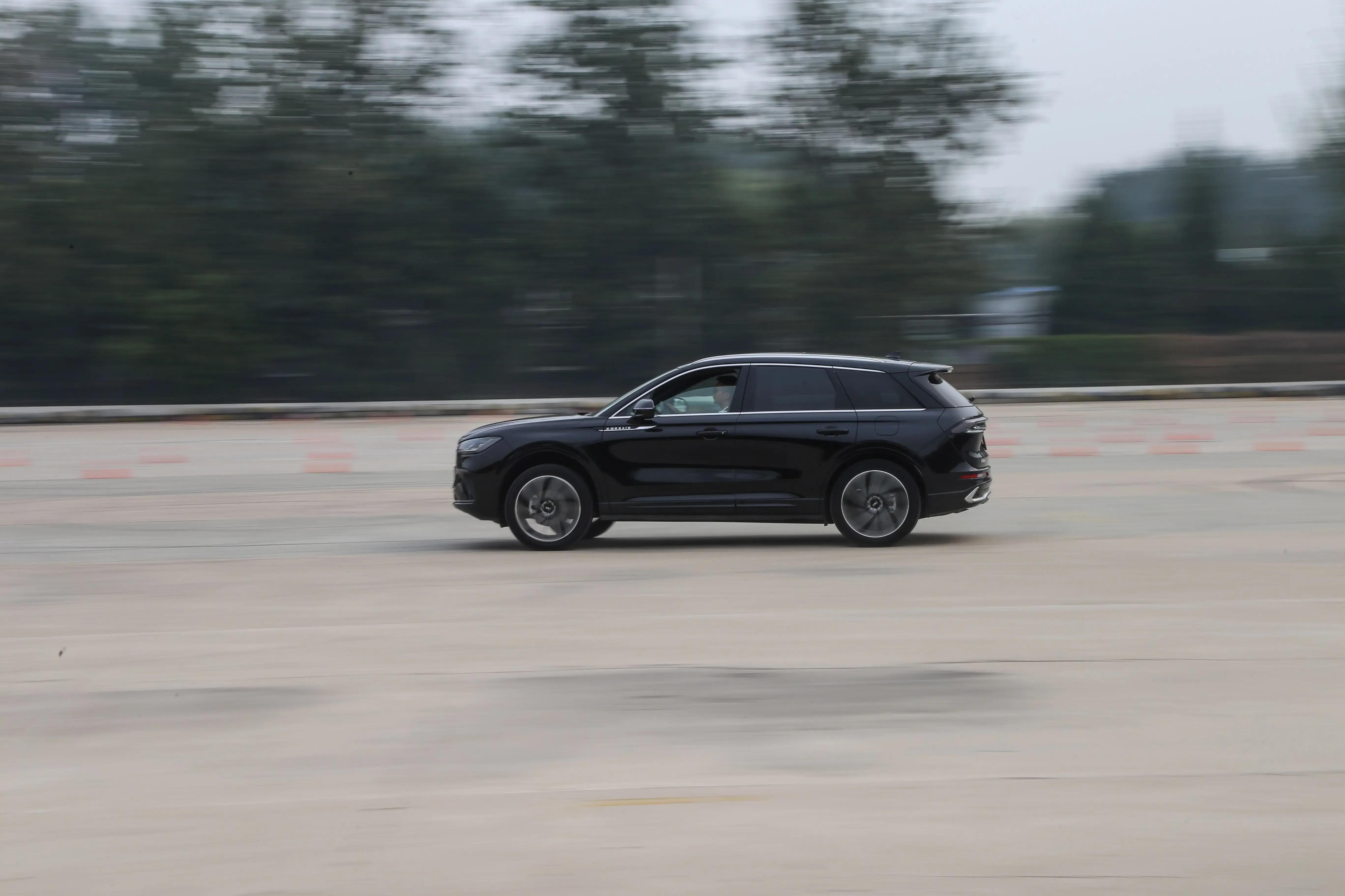 试驾全新林肯冒险家视频,林肯冒险家试驾和福特的锐际对比