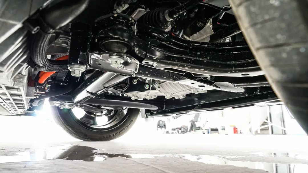 比亚迪海豚车身硬度,比亚迪海豚ID3对比