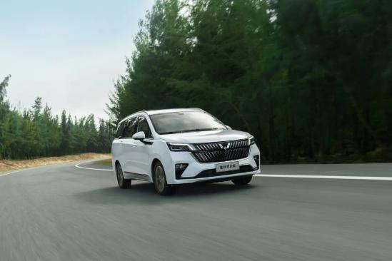 五菱七座佳辰混动最新款,新七座五菱佳辰预售6.98-10.58万