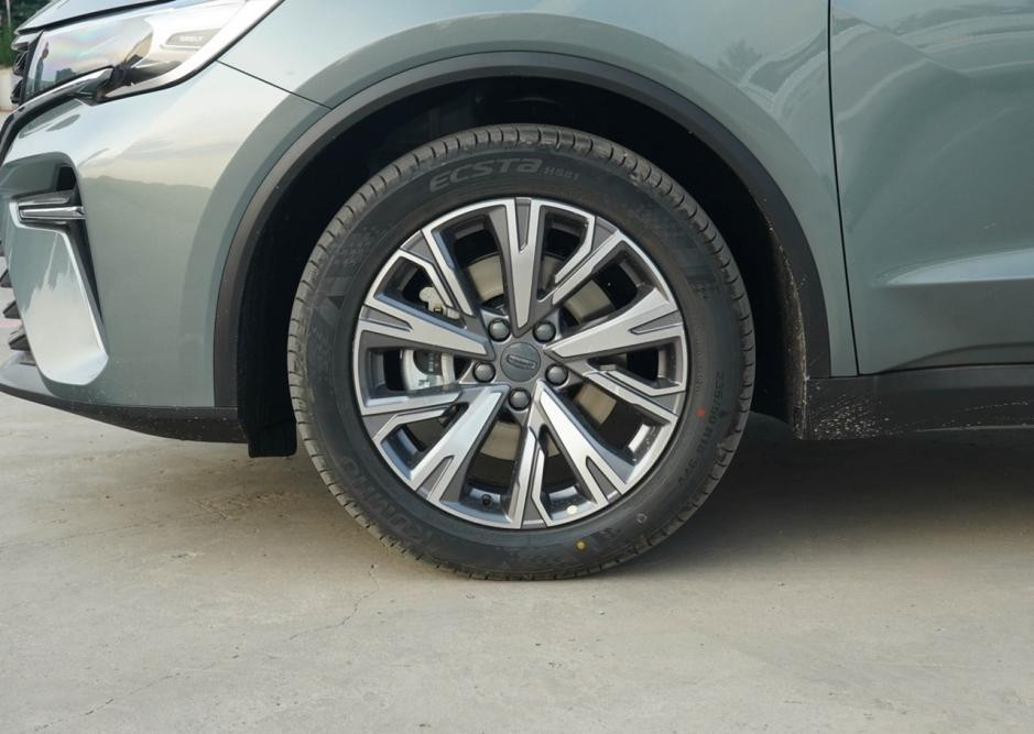 即便是叫好不叫座,但吉利依然推出嘉际L,加长加量不加价!