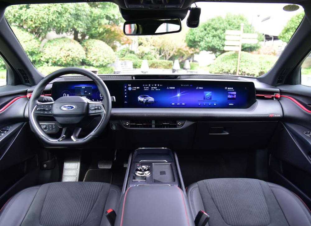 运动豪华中型车全系20t配8at,2.0t+8at动力组合的合资轿车